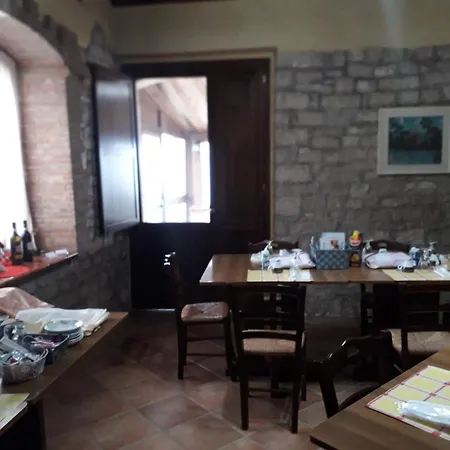 לינה וארוחת בוקר La Collina פייטרלצ'ינה